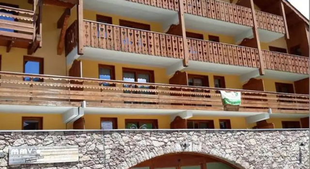 Apartment With one Bedroom in Risoul, With Wonderful Mountain View, Shared Pool, Furnished Balcony, Забронировать Апартаменты/квартира Отели Ризуль с парковкой, Парковка