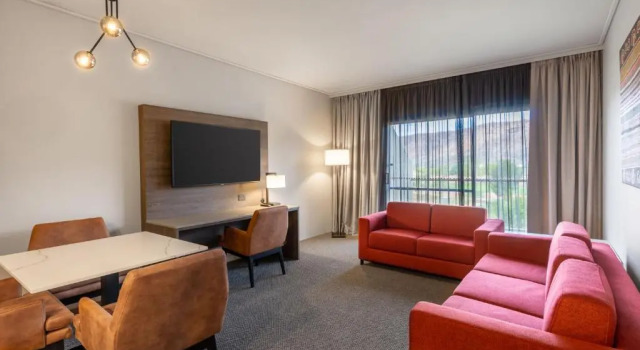 Полулюкс с видом на горы DoubleTree by Hilton Alice Springs