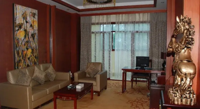 Golden Sun Resort, Rezerwuj Ośrodek wypoczynkowy Hotele biznesowe w Changsha, 4* 5*