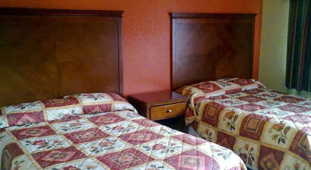 Travelodge by Wyndham Jersey City, Забронировать Отель Отели Джерси-Сити с парковкой, рядом с Carrier Clinic, Парковка