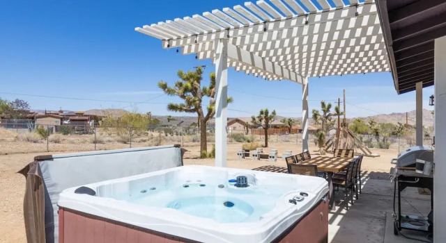 Коттедж Horseshoe House - Hot Tub, Bbq And Fire Pit! 4 Bedroom Home by RedAwning