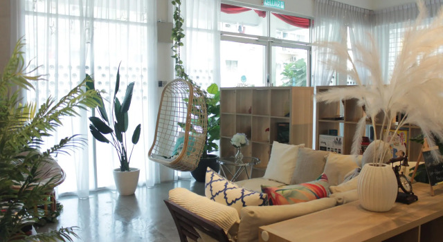 Кровать в общем номере iO Hotel