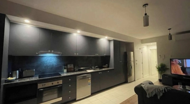 Spacious One Bedroom Apartment- With Large Balcony, Забронировать Апартаменты/квартира Сидней Sydney Region, рядом с Bruce Lee Statue