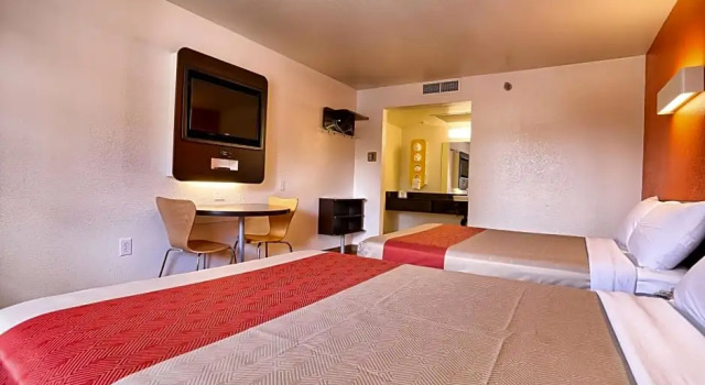Номер Deluxe Super 8 by Wyndham Petaluma