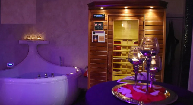 Chambre d'hôte Home and Spa, Забронировать Курортный отель Отели Безансона с парковкой, рядом с House of Victor Hugo, Парковка
