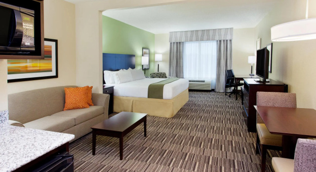 Люкс Holiday Inn Express Hotel & Suites Huntsville West - Research Park by IHG
