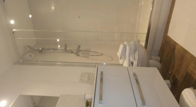 Au Claire De Lune, Book Hotel Hoteller i Upper Normandy med parkering, Parkering