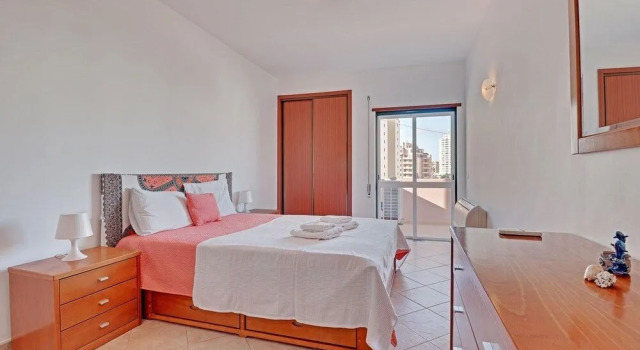 PRAIA DA ROCHA CENTRAL WITH POOL by HOMING, Забронировать Отель Прайя-да-Роча Барловенто