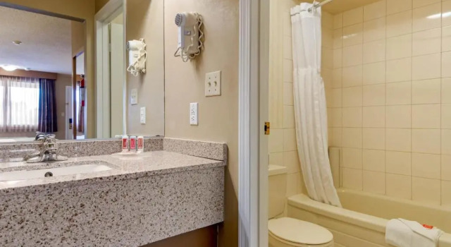 Двухместный люкс Econo Lodge Inn & Suites