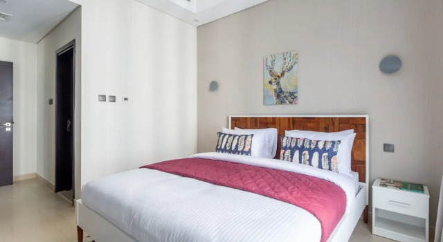 Luxuriously Elegant 2BR Apartment in Downtown Dubai, Забронировать Апартаменты/квартира Даунтаун Дубай , рядом с Дубайский аквариум