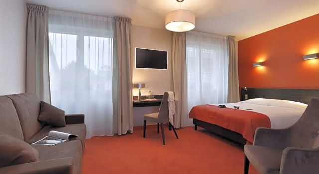 Четырёхместный семейный номер Standard The Originals City, Hôtel Les Thermes de lAvenue, Dax