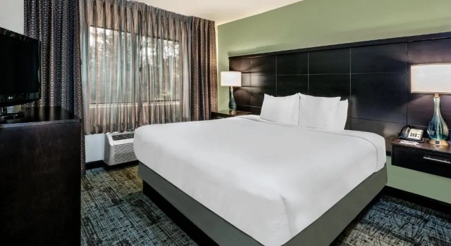 Двухместный люкс c 1 комнатой Staybridge Suites Lubbock-University Area by IHG