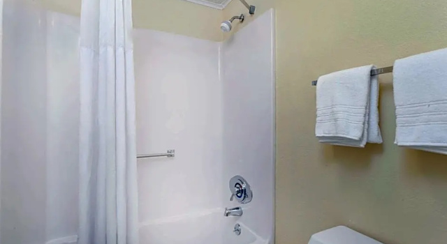 Номер Standard Days Inn by Wyndham Dover Downtown