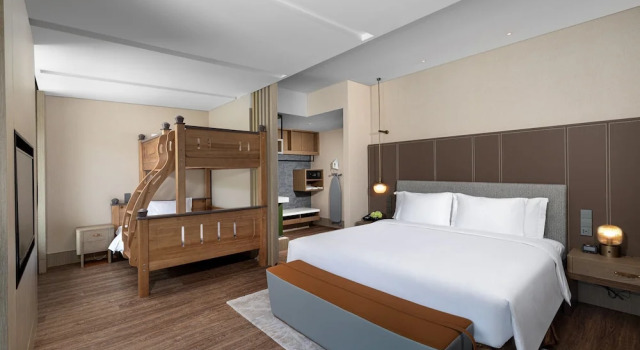 Четырёхместный номер Premium с балконом Crowne Plaza Chongli Resort by IHG