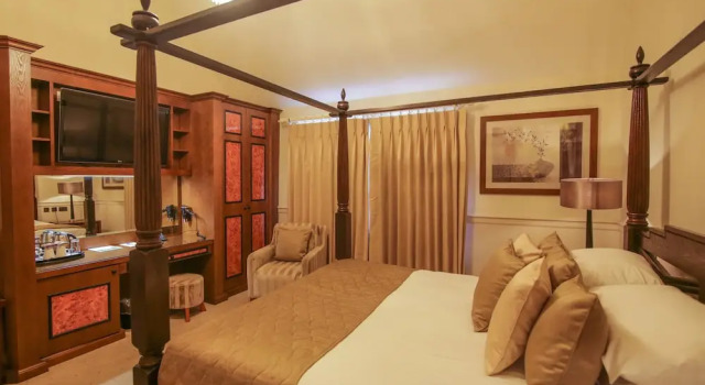 Tracy Park Hotel and Country Club