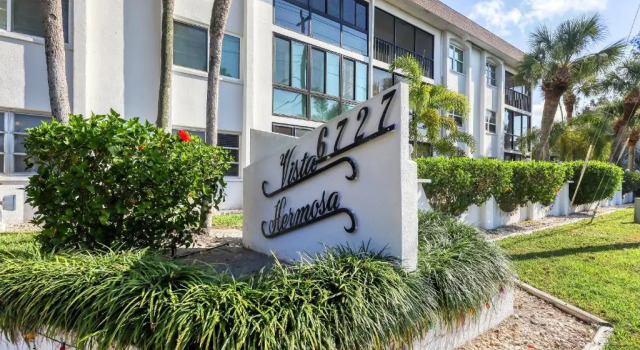 2 Bed 2 Bath Centrally Located