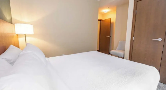 Люкс с 3 комнатами с балконом Sutton Place Hotel Revelstoke Mountain Resort