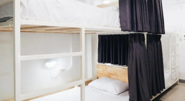 Кровать в общем номере (женский номер) Loyy Hotel