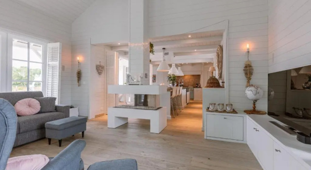 Коттедж Beautiful and spacious house with swimming pond sauna and garden
