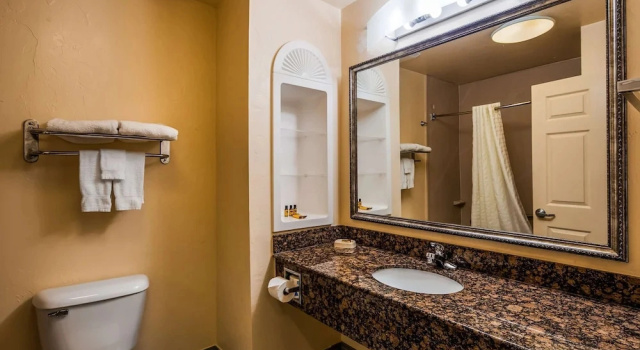 Люкс с 2 комнатами Best Western Plus Barsana Hotel & Suites