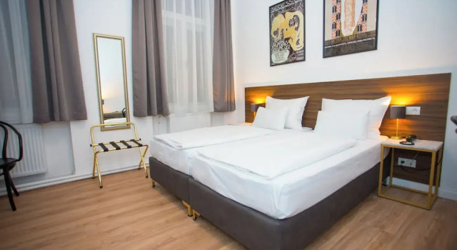 Номер Comfort Pension Central I Self Check In I AC in all rooms