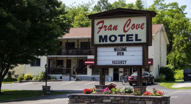 Fran Cove Motel, Забронировать Мотель Мотели Лейк-Джордж, рядом с Lake George Historical Association, Мотель