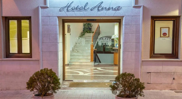 Четырёхместный номер Standard Hotel Anna