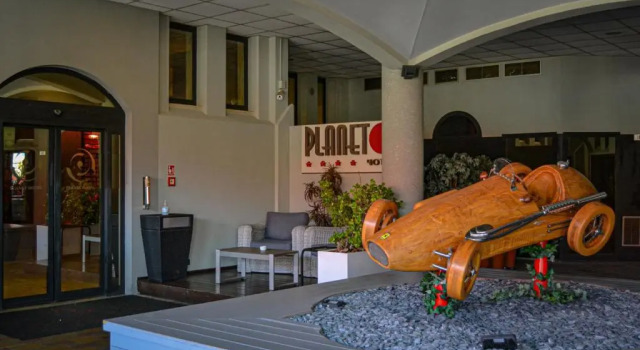 Полулюкс Planet Hotel