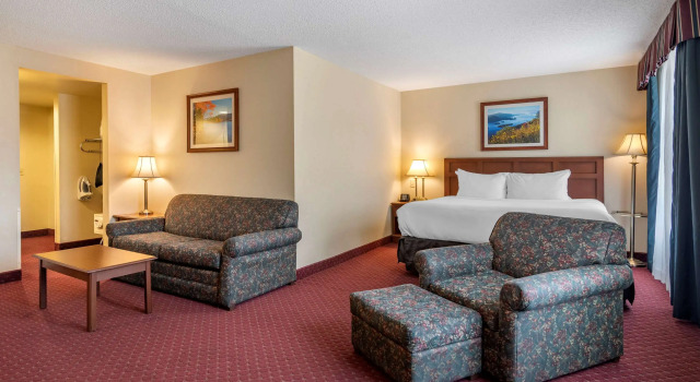 Comfort Inn & Suites Lake George, Забронировать Отель Лейк-Джордж Adirondack Mountains