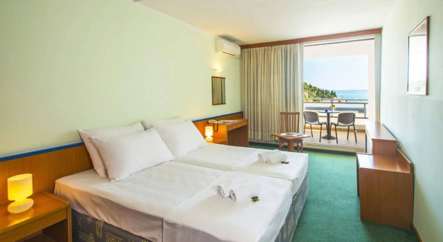 Hotel Amfora, Забронировать Отель Отели Рабац с парковкой, рядом с Пляж Гиранделла – Рабац, Парковка