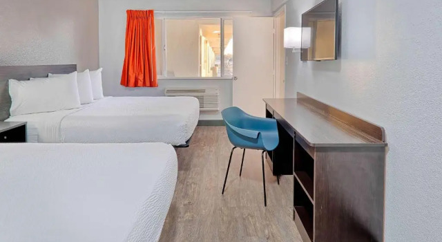 Четырёхместный номер Standard Motel 6-Lancaster, CA