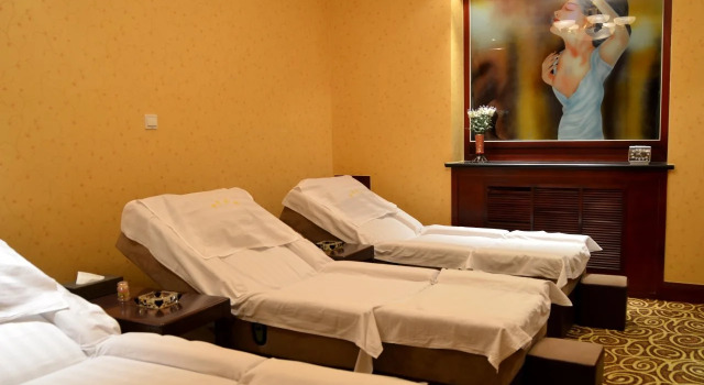 Dunhuang Grand Soluxe Hotel, Book Hotel Hoteller i Jiuquan med pool, Swimmingpool