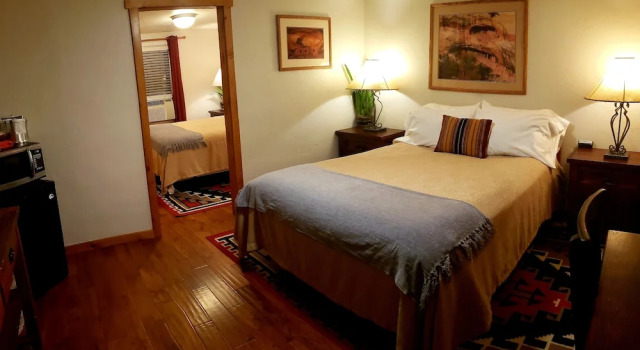 Deluxe Vierer Zimmer Stone Lizard Lodge