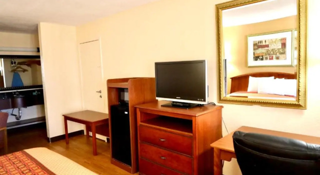 Четырёхместный номер Standard Regency Inn & Suites