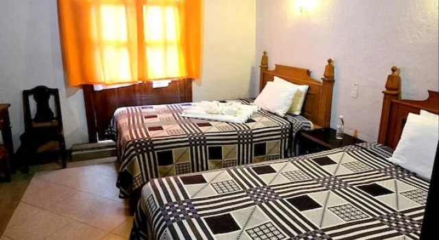 Четырёхместный номер Comfort с 5 комнатами Hotel Plaza Baratillo
