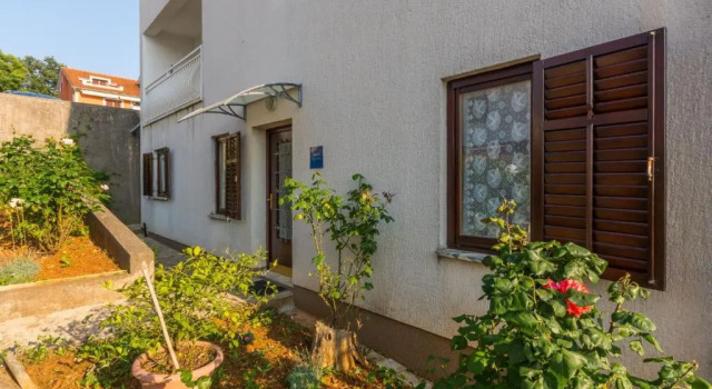 Apartment Domijan, Prenota Appartamento Hotel a Isole Quarnerine con parcheggio, Parcheggio