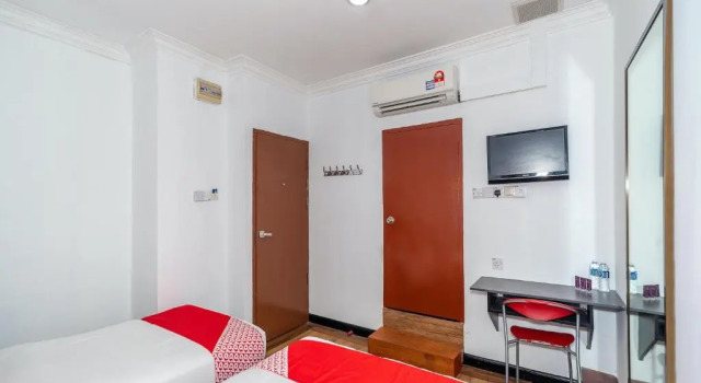 Трёхместный номер Deluxe Switz Paradise Hotel - 5 minute walk to Centre Point and 10 minute walk to waterfront