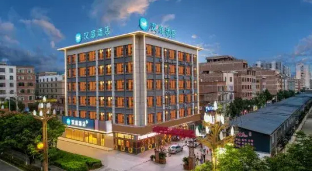 HanTing Hotel (Qujing Zhanyi Zhujiangyuan Avenue), Rezerwuj Hotel Hotele w Qujing z parkingiem, Parking