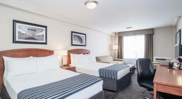 Четырёхместный номер Standard Sandman Hotel & Suites Calgary West