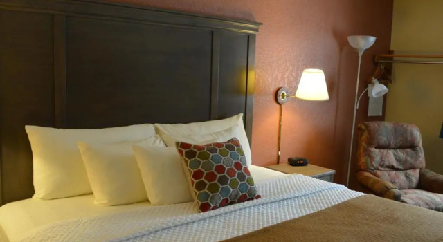 Номер Standard Super 8 by Wyndham Grand Rapids