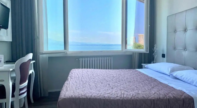 Двухместный номер Standard с видом на озеро Hotel Degli Oleandri