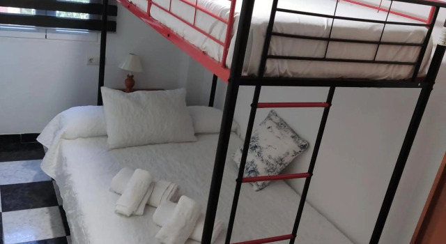 Vivienda Turistica a 5 minutos del centro a pie, Забронировать Отель Гранада Granada Province, рядом с Андрес Сеговия