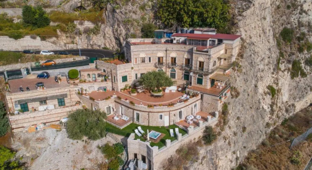 Sparviero Luxury Suites Taormina, Book Hotel Hotels in Sicily with Parking, Parking