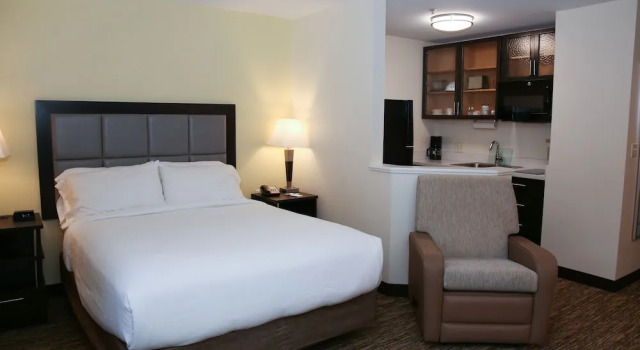Двухместный люкс студия Candlewood Suites - Portland - Scarborough by IHG
