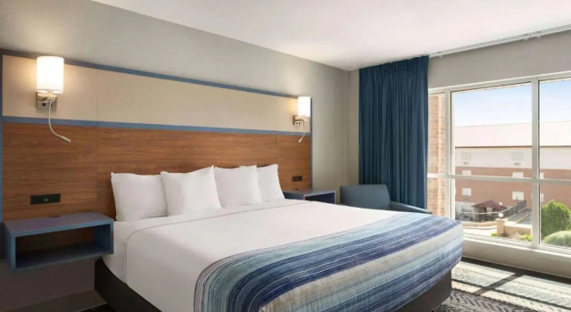 Люкс AmericInn by Wyndham Branson & Conference Center