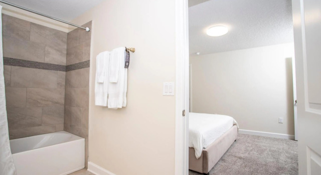 Stunning 5 Bd w/ Pool Close to Disney 8955