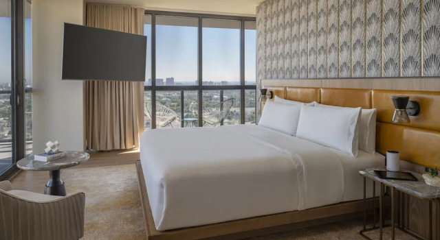 Люкс c 1 комнатой с балконом Element by Marriott Fort Lauderdale Downtown