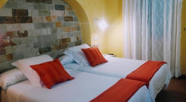 Hotel La Casa Del Abuelo, Забронировать Отель Отели в центре Тапия-де-Касарьего с завтраком, отели в центре Тапия-де-Касарьего с завтраком
