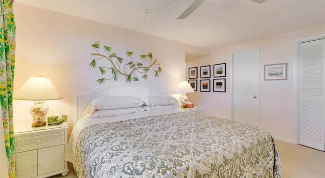Gulf Front Community Pool 1 Br condo by RedAwning