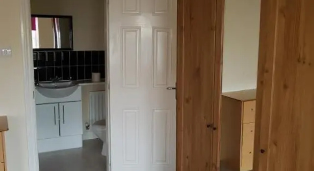 Апартаменты Superior Livingston 4 Bedroom Townhouse